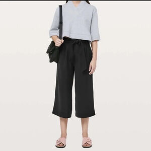 Lululemon Noir Crop Wide Leg Pants High Waited Belted Tie Front Comfy sz. 2
